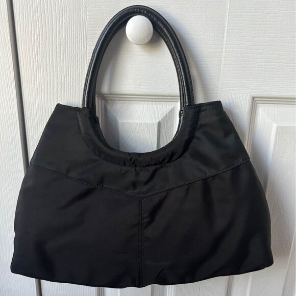 Elegant Black Pleated Trapezoid Handbag - Great Condition - Picture 2 of 7